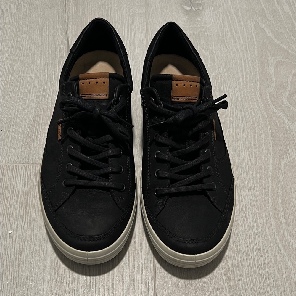 ECCO Men's Black Low-Top Sneakers with Tan Accent
